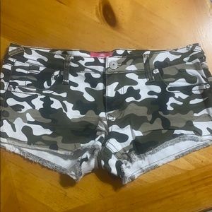 Jean camo shorts with custom pockets